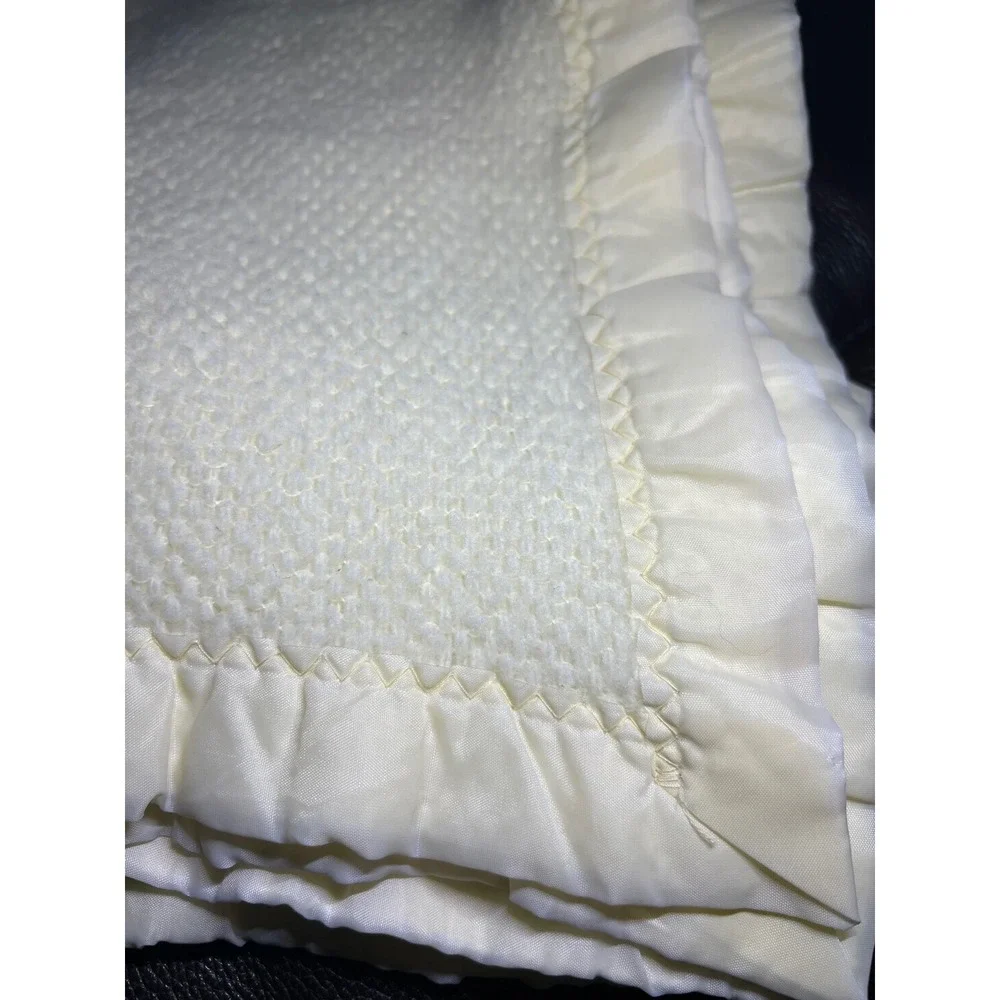 Vintage Baby Blanket Pale Yellow Waffle Knit Satin Ruffle Trim Nursery 40x35